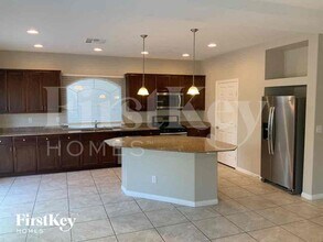 7248 Sierra Moon Ct in Las Vegas, NV - Foto de edificio - Building Photo