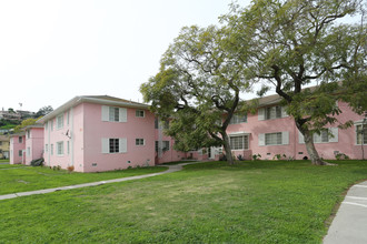 4221 Santo Tomas Drive Apartments in Los Angeles, CA - Foto de edificio - Building Photo