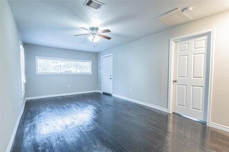 429 18th Ave N in Texas City, TX - Foto de edificio - Building Photo