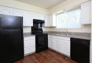 Brookhaven in Farmers Branch, TX - Building Photo - Building Photo