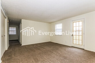 7641 Dalmation Dr in Dayton, OH - Building Photo - Building Photo