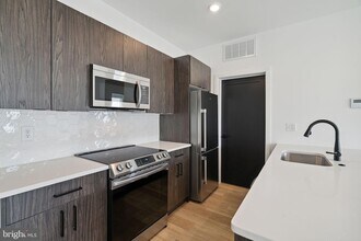 1419 W Grange Ave, Unit 304 in Philadelphia, PA - Building Photo - Building Photo