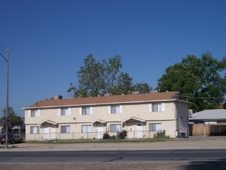 824 Monterey St in Bakersfield, CA - Building Photo