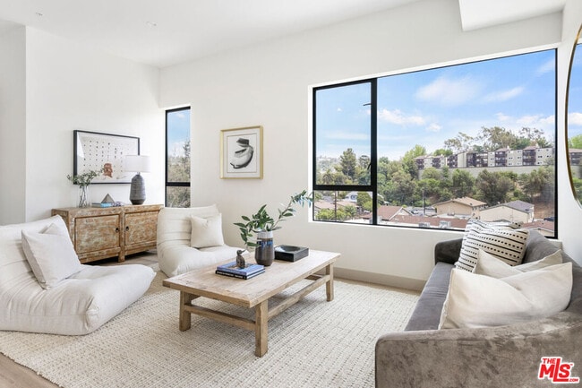 property at 172 S Avenue 58