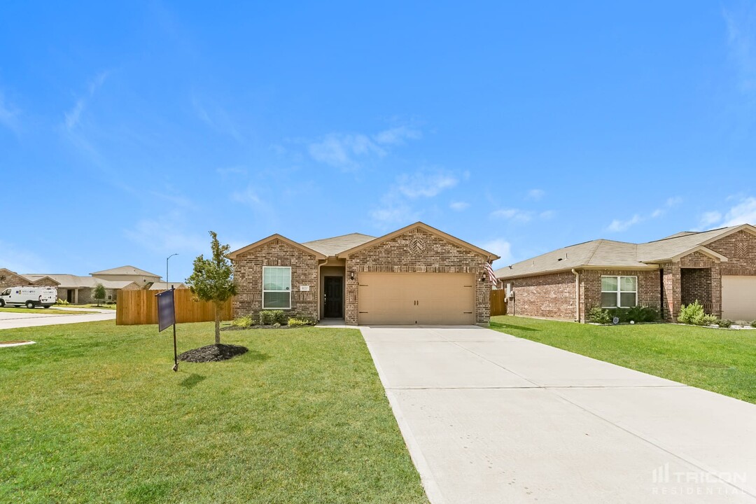 1020 Heritage Timbers Dr in Katy, TX - Foto de edificio