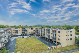 Tallwood in Hollywood, FL - Foto de edificio - Building Photo