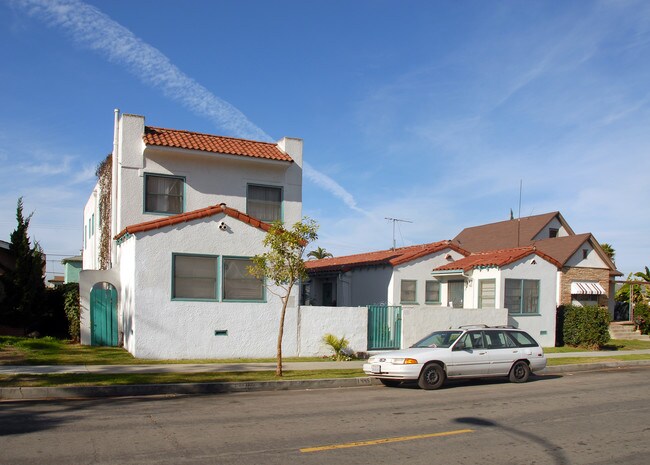 1445 Warren Ave in Long Beach, CA - Foto de edificio - Building Photo