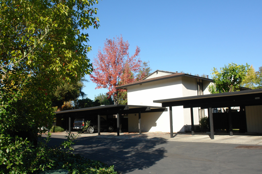 1954 Desert Cir in Walnut Creek, CA - Foto de edificio