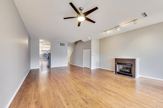324 N Jefferson St in Chicago, IL - Building Photo - Building Photo