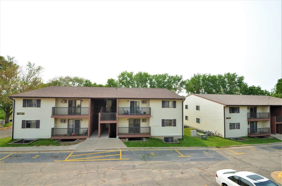 Oakland Village in La crosse, WI - Foto de edificio