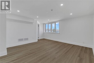 581 Lancaster St W in Kitchener, ON - Building Photo - Building Photo