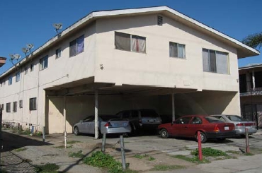 617 W Century Blvd in Los Angeles, CA - Building Photo