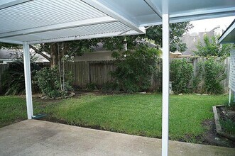 2711 Aspen Ln in Pearland, TX - Building Photo - Building Photo