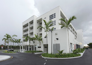 Gran Via Apartments in Miami, FL - Foto de edificio - Building Photo