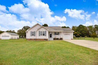 110 Dobbs County Court House Rd in La Grange, NC - Building Photo - Building Photo