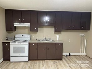 1506 Wembley Dr in Charlotte, NC - Building Photo - Building Photo