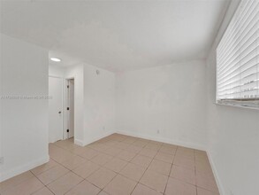 14190 W Dixie Hwy in North Miami, FL - Building Photo - Building Photo