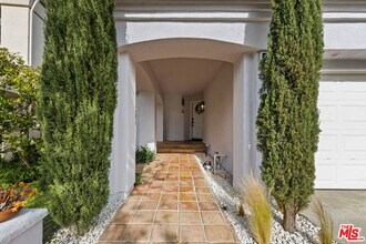 4370 Park Monte Nord in Calabasas, CA - Building Photo - Building Photo