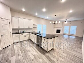 6002 NW Meade St in Bentonville, AR - Building Photo - Building Photo