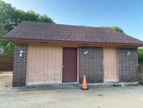 1201 Post Oak Ln in Desoto, TX - Foto de edificio - Building Photo