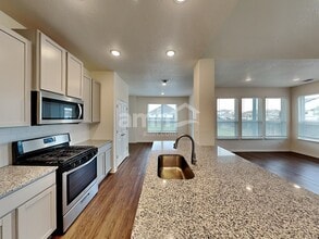 2735 Geronimo Creek in New Braunfels, TX - Foto de edificio - Building Photo