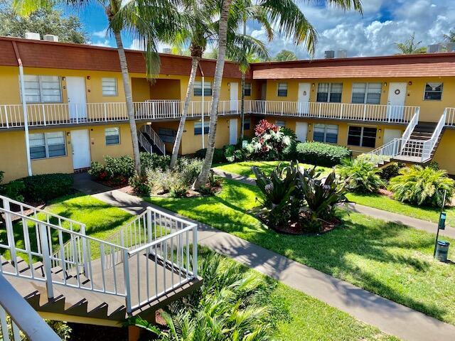 240 Croton Ave in Lantana, FL - Building Photo