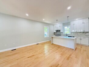 4 Baldwin St in Newton, MA - Building Photo - Building Photo
