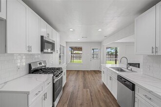 6727 Shelby Oaks Dr in Richmond, TX - Building Photo - Building Photo
