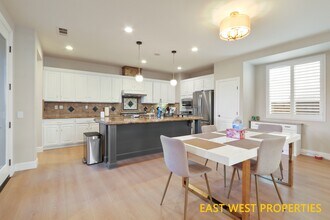 27 Hathaway in Irvine, CA - Building Photo - Building Photo