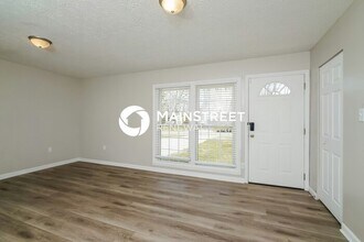 10610 Grafton Hall Rd in Louisville, KY - Building Photo - Building Photo