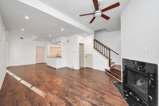 property at 800 Country Pl Dr