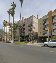 Catalina Apartments in Los Angeles, CA - Foto de edificio - Building Photo