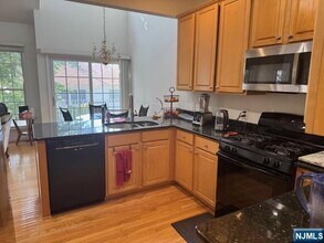 17 Scarlet Oak Ln in Paramus, NJ - Building Photo - Building Photo