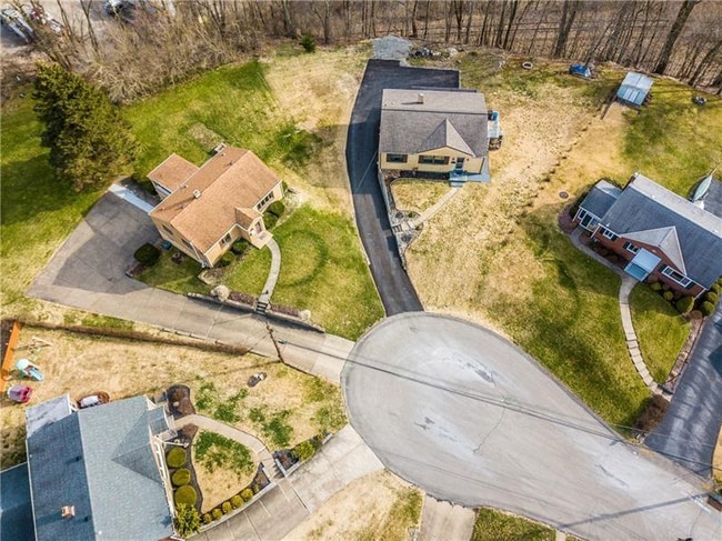 25 Carol Dr in Carnegie, PA - Building Photo - Building Photo