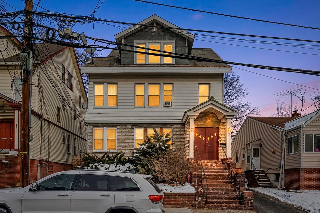 295 Goldsmith Ave, Unit 3 in Newark, NJ - Building Photo