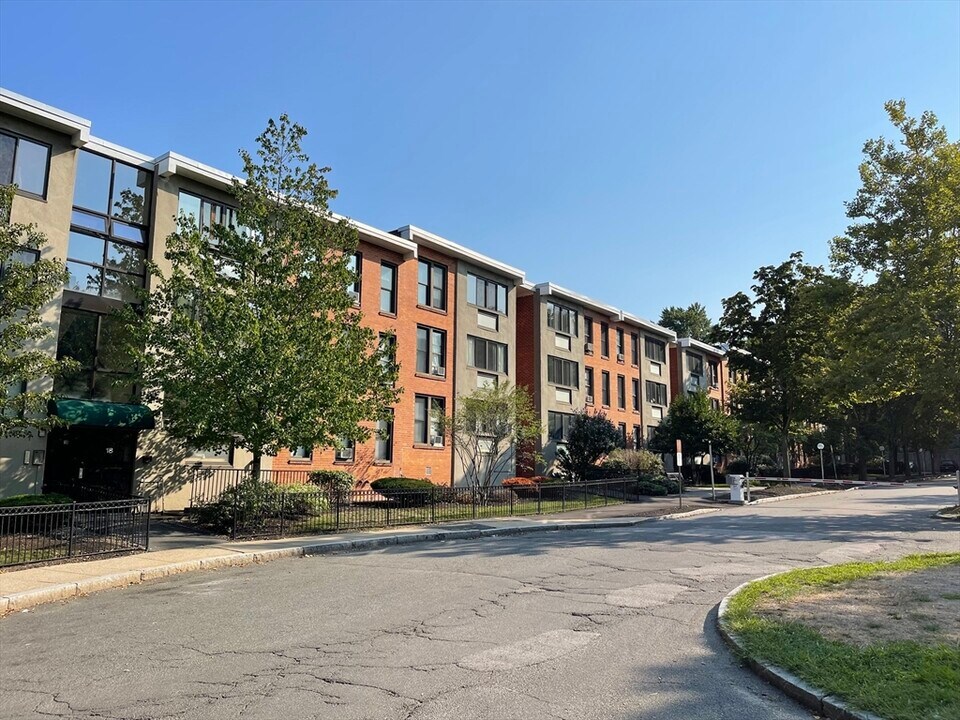 38 Juniper St in Brookline, MA - Building Photo