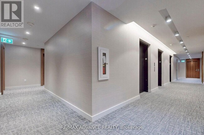 15 Queens Quay E in Toronto, ON - Building Photo - Building Photo