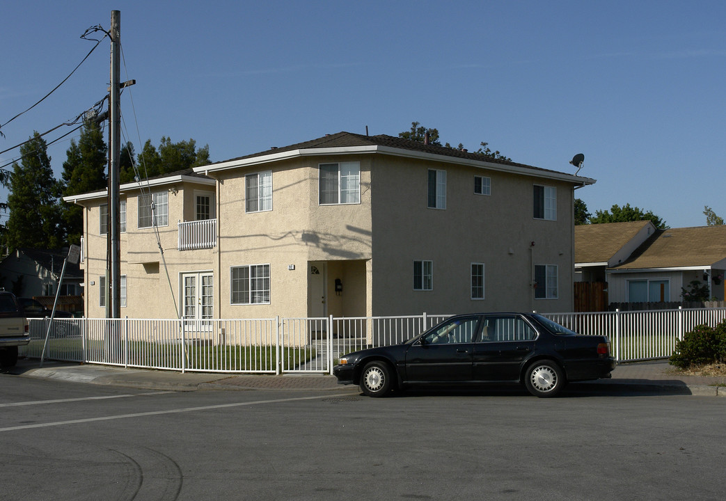 212 Semicircular Rd in Redwood City, CA - Building Photo