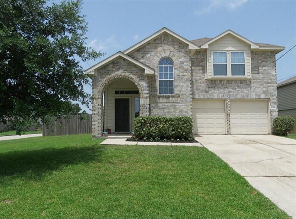 16786 N Blue Jay Dr in Conroe, TX - Foto de edificio