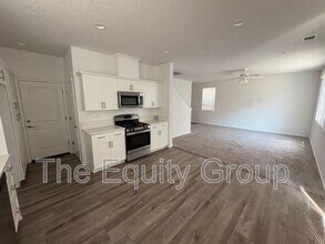 1005 W Sedona Ave in Visalia, CA - Building Photo - Building Photo