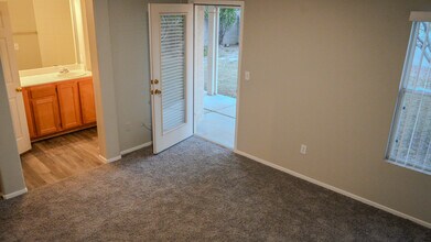 588 Solstice Ave in Las Vegas, NV - Building Photo - Building Photo