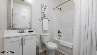 9015 Kings Grant Dr, Unit 9519-304 in Charlotte, NC - Building Photo - Building Photo