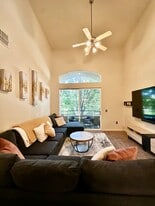 1900 Danbrook Dr, Unit Unit 323 in Sacramento, CA - Building Photo