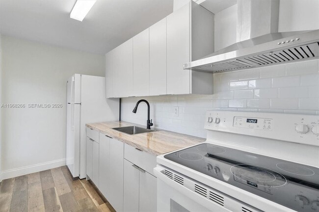 property at 1715 N 16th Ave