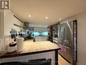 1381 Queen St E in Toronto, ON - Building Photo - Building Photo