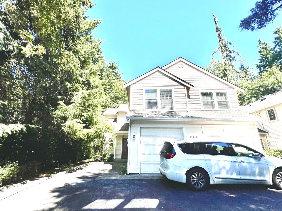 11210 Slater Ave NE in Kirkland, WA - Building Photo