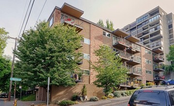 The Mercer at Summit in Seattle, WA - Building Photo - Building Photo