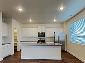 954 N Barkvine Ave in Star, ID - Building Photo - Building Photo