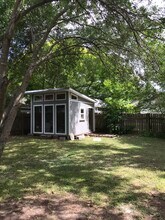 8757 Birmingham Dr in Austin, TX - Foto de edificio - Building Photo