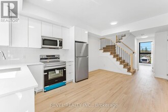 7277-7277 Wilson Crescent in Niagara Falls, ON - Building Photo - Building Photo